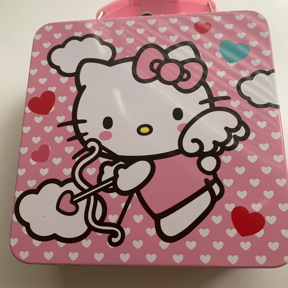 Hello Kitty tin